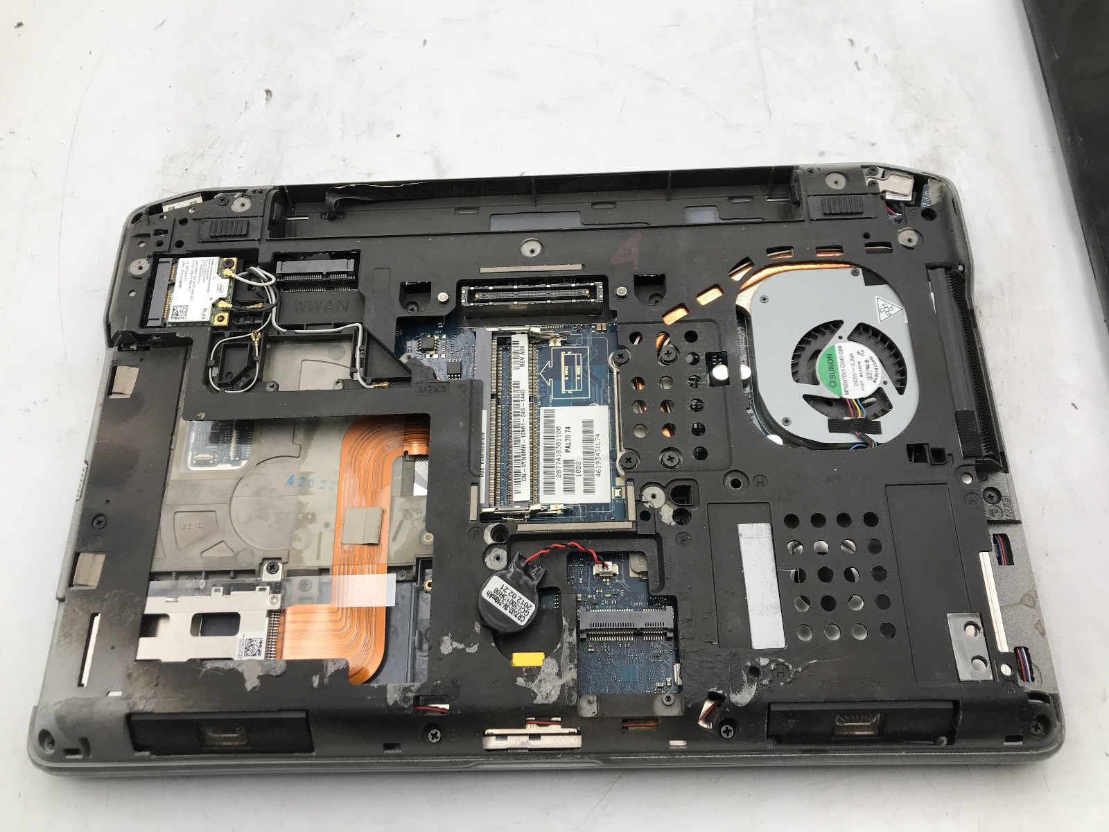 DELL LATITUDE E6320 – BOOTS TO BIOS – INTEL I7 2640M – NO RAM – READ DESC – BB!