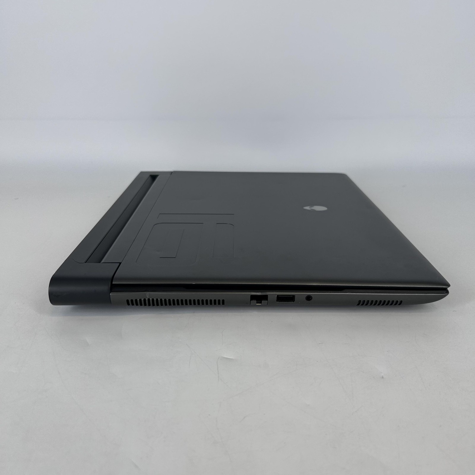 Dell Alienware M16 R1 165Hz QHD+ 2023 2.1 GHz i7-13700HX 16GB 1TB RTX 4070 Good