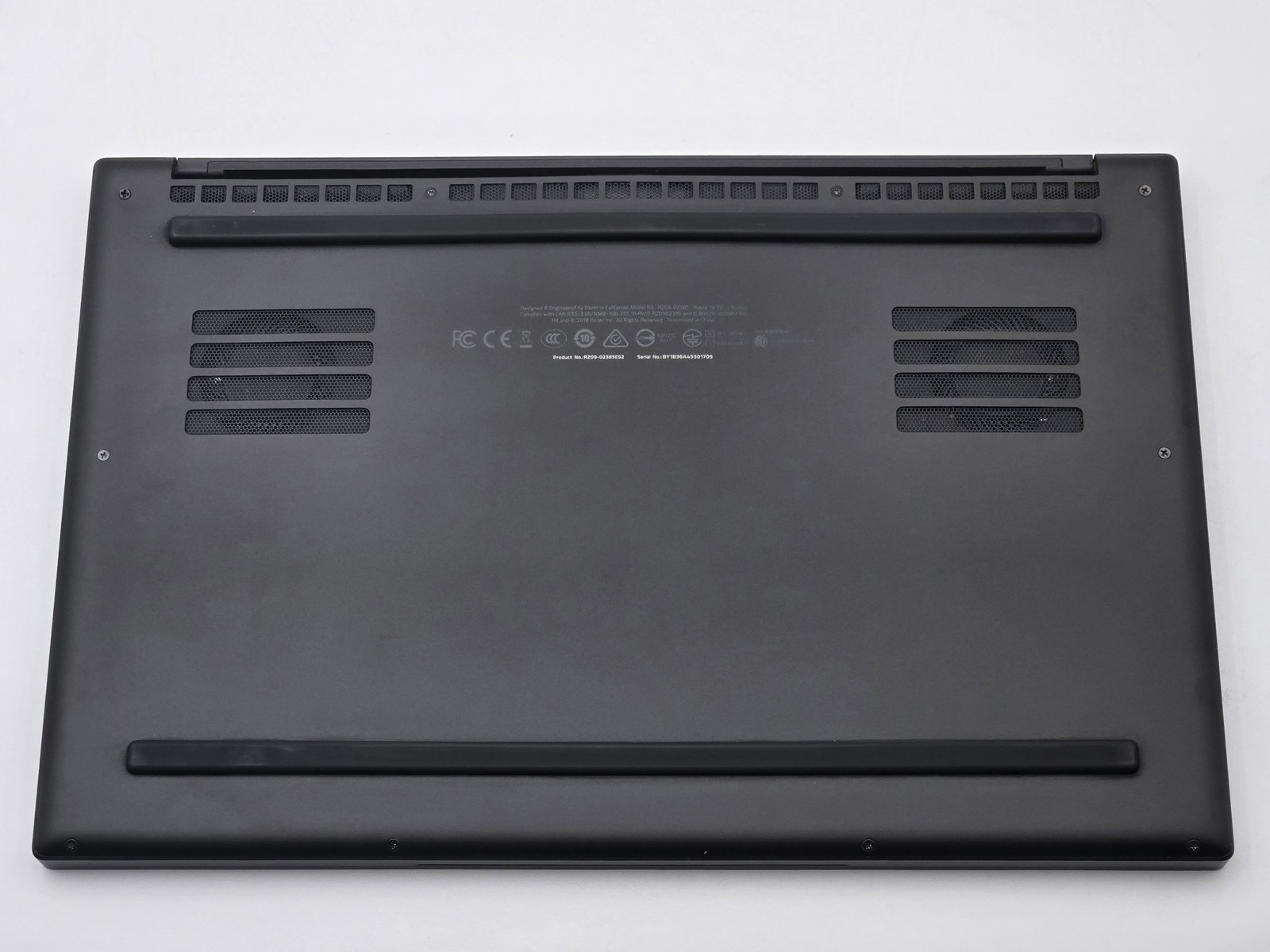 Razer Blade 15 2018 i7-8750H GTX 1060 16GB 1TB SSD Gaming READ Grade D
