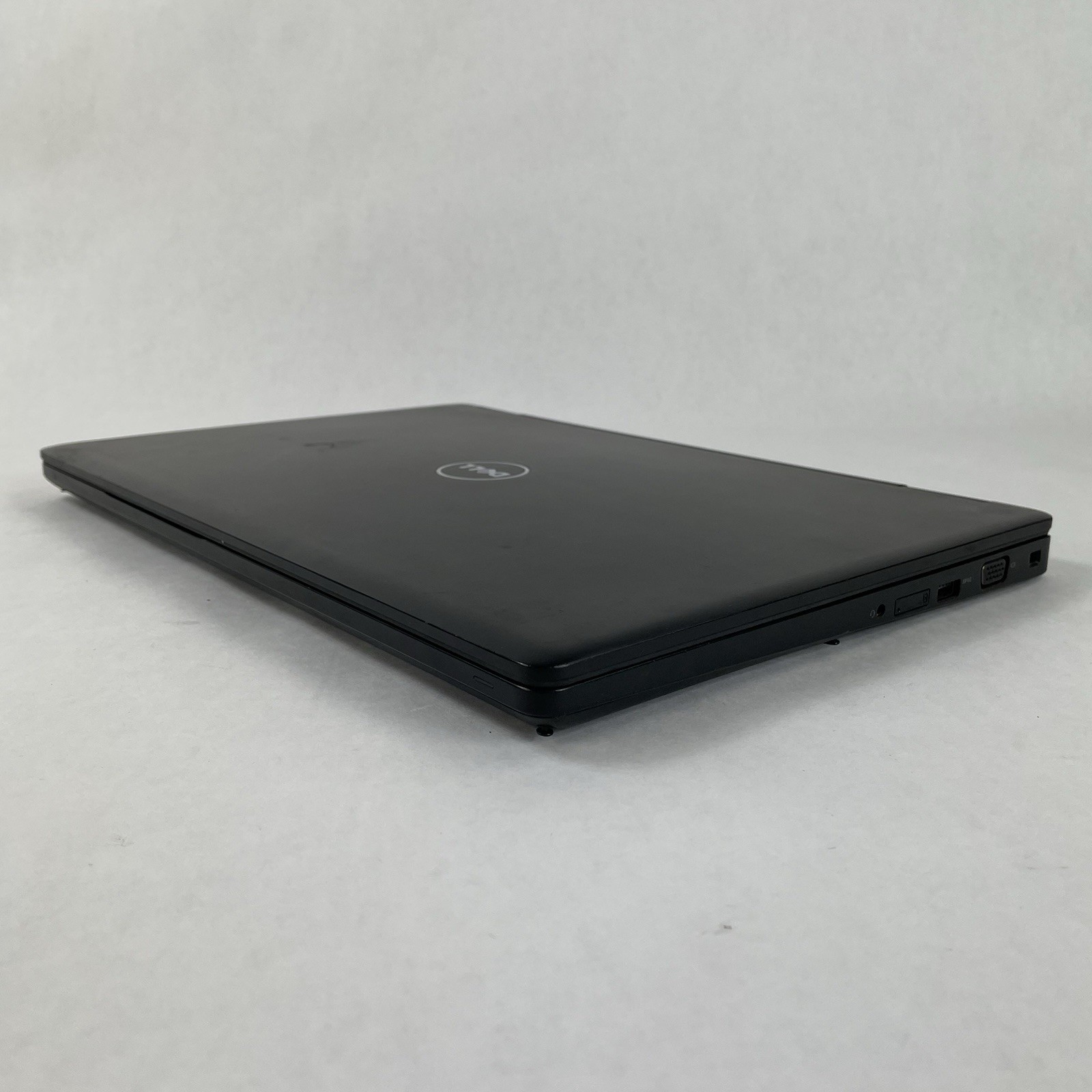 Dell Latitude 5580 15.6″ i5-7300U 2.6 GHz 8 GB RAM No SSD/OS/AC – Bad Back Edge