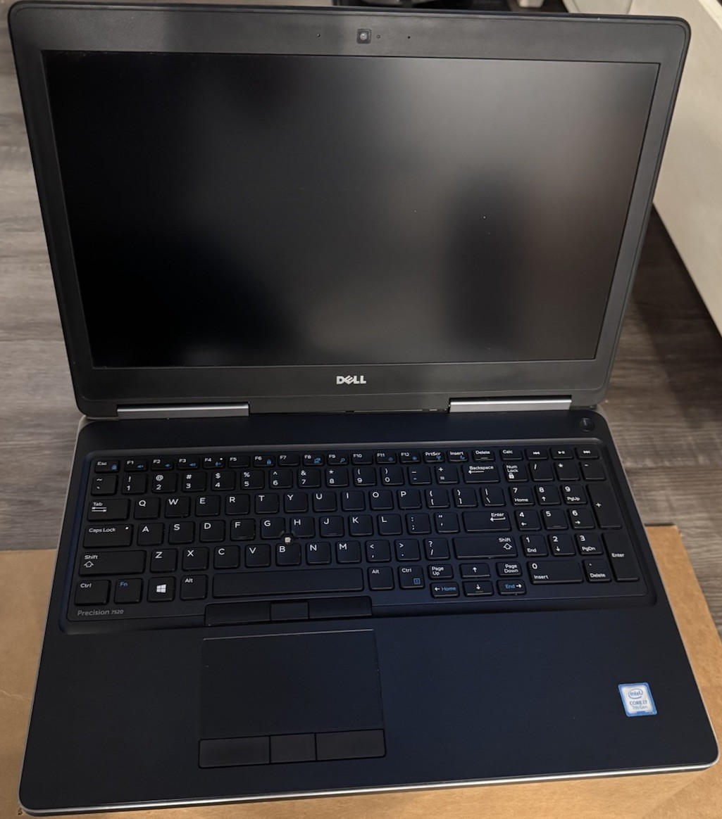 Dell Precision 7520 15.6″ i7-7700HQ 32GB Quadro M2200 NO SSD