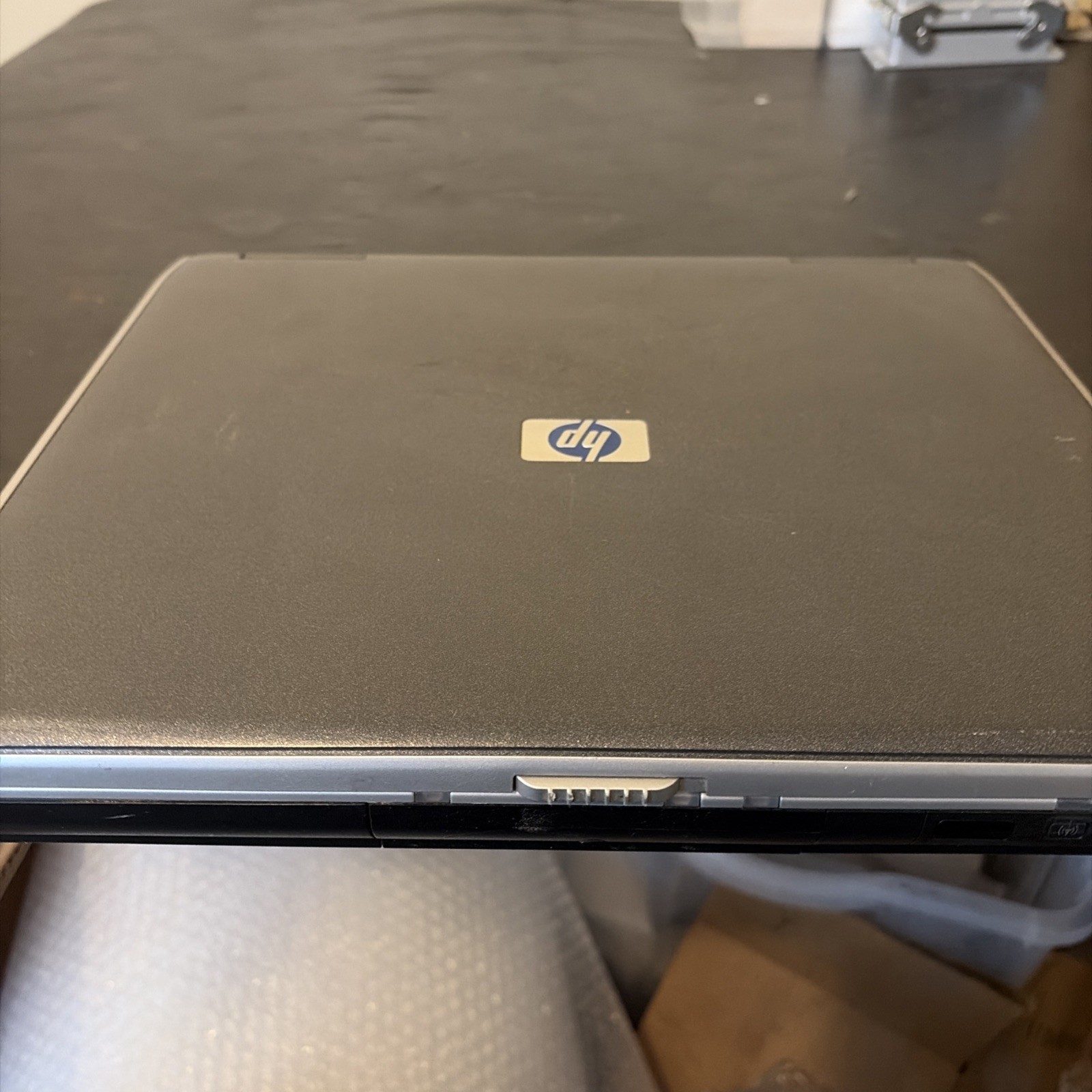 HP/Compaq NX9010 14.1″ Pentium 4-M 2400 + 1GB + 40GB Windows XP Pro UNTESTED