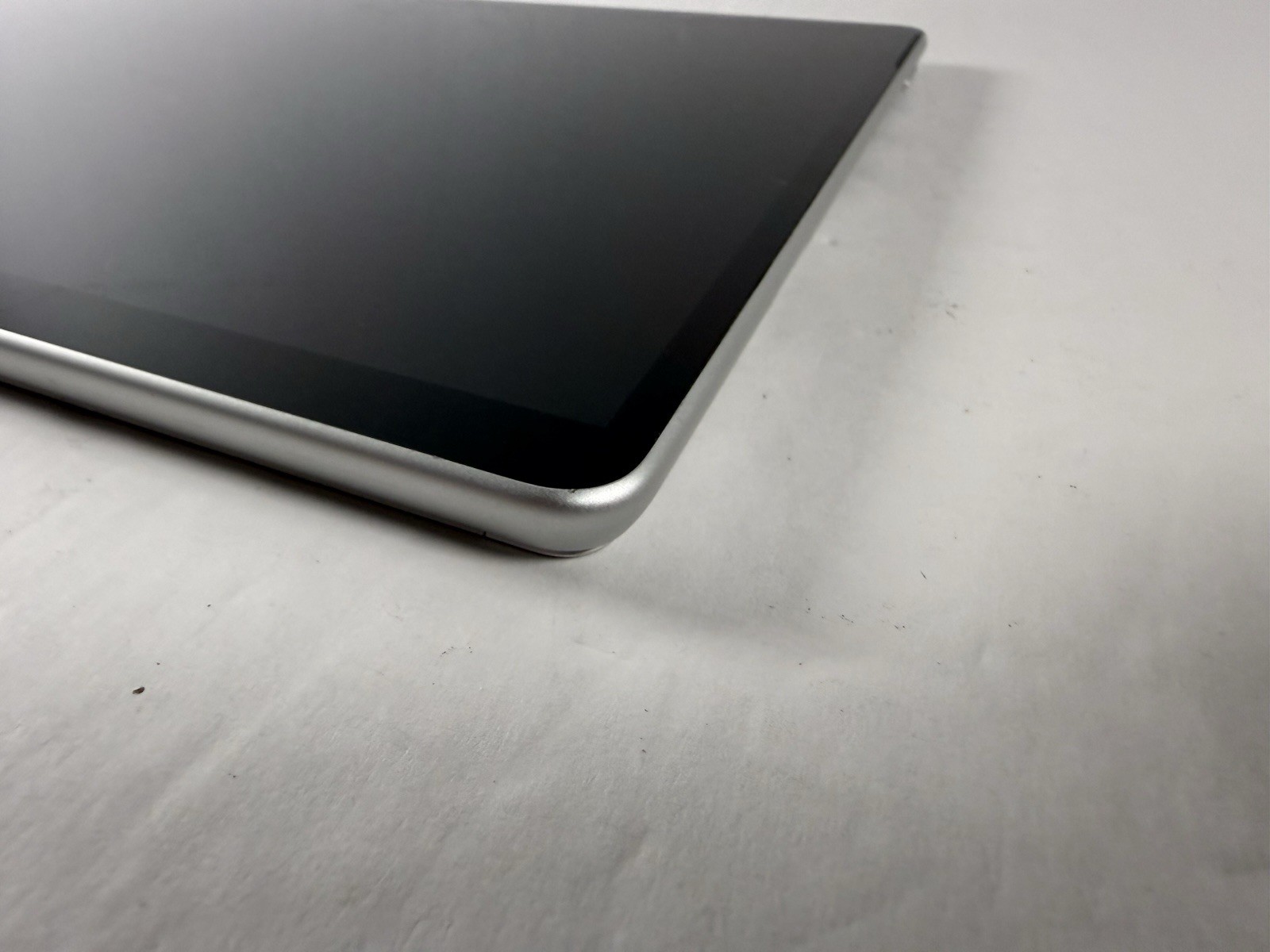 Microsoft Surface Pro 8 (1982) i5-1145G7 – 16GB RAM – 256GB 120Hz – Win 11 Pro