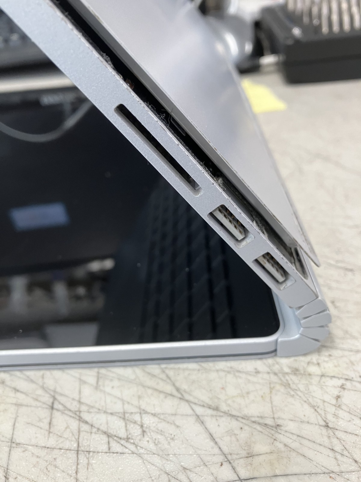Microsoft Surface Book 2 13″ FOR PARTS AS-IS