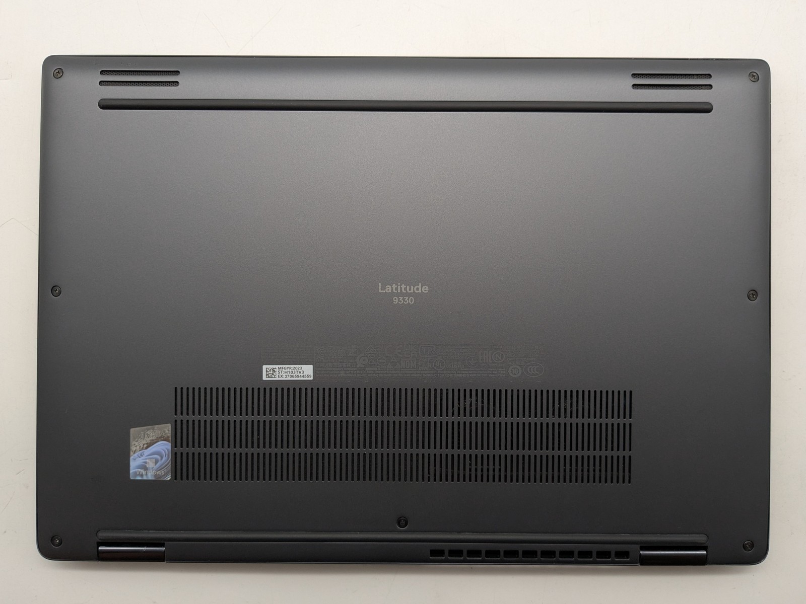 Dell Latitude 9330 2-in-1 13″ 2560 x 1600 Touch I5-1240U W11P 256GB SSD 16GB