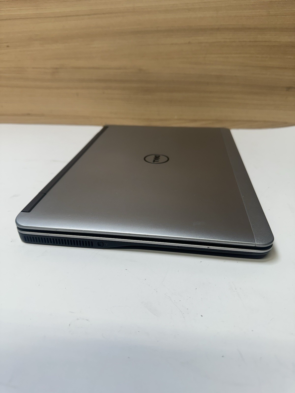Dell Latitude E7240 i3-4010U 8GB RAM, No hdd with Charger
