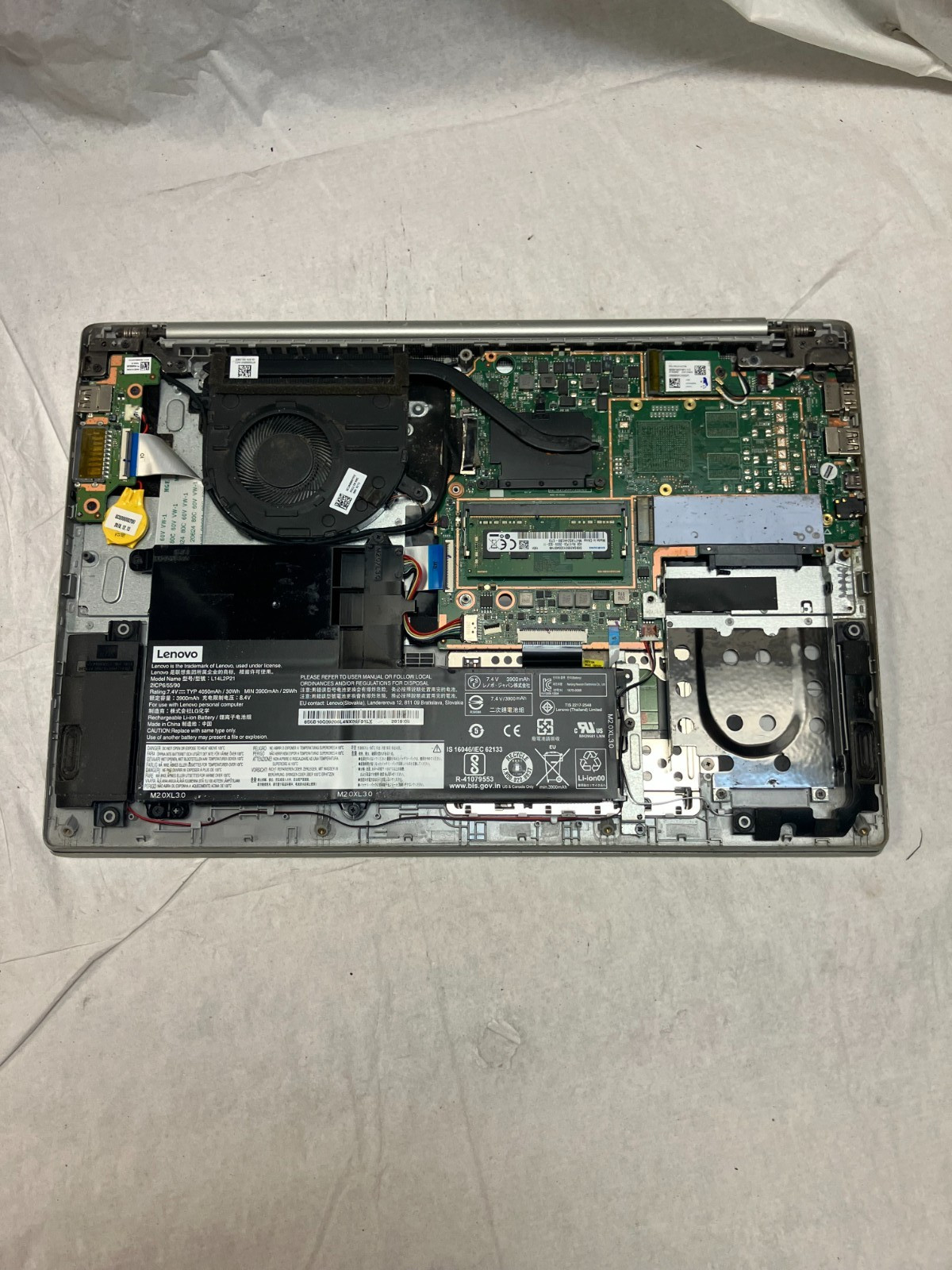 Lenovo IdeaPad 330S-15ARR Laptop Ryzen 5 2500U, 4GB RAM, No Drive FOR PARTS
