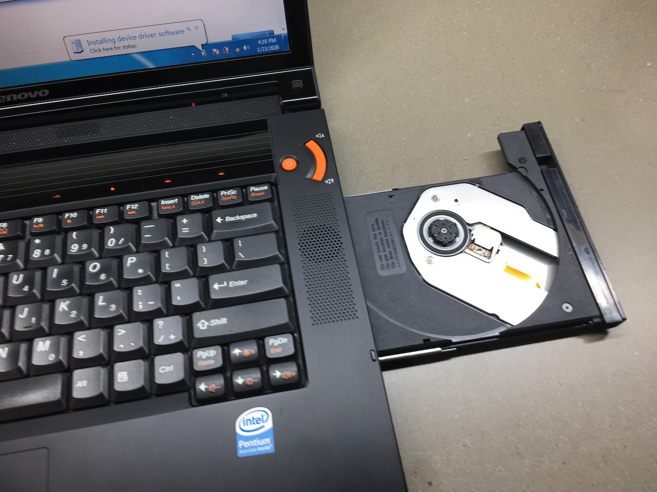 Lenovo Laptop IdeaPad Y510 15.4″ Pentium T2390 2GB RAM 160GB HD Windows 7 Pro