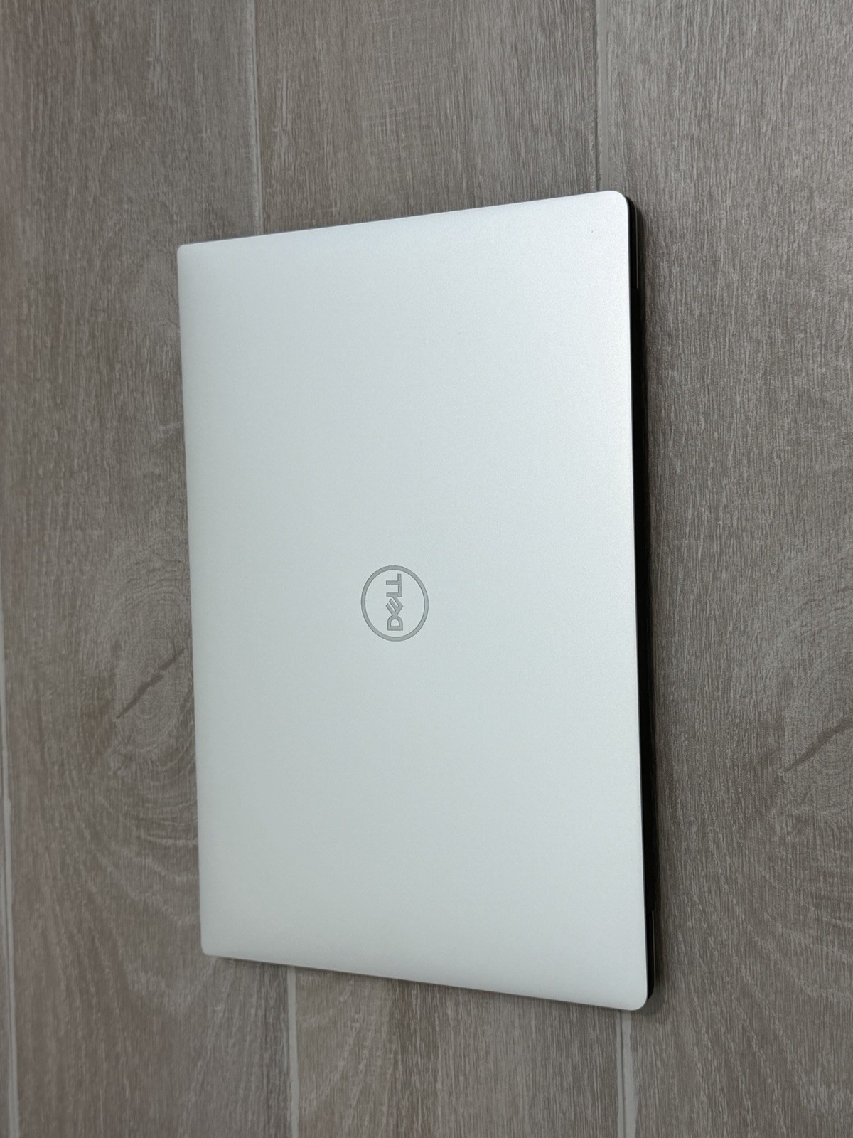 Dell XPS 13 7390 13.2″ Core i7-10510U 8GB RAM 256GB NVMe SSD Win-11