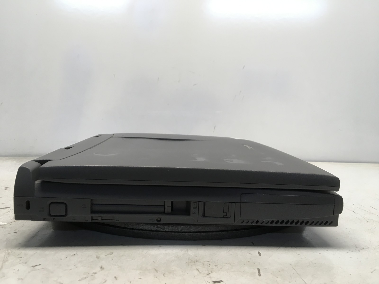 Toshiba Satellite 2065CDS AMD K6-2 366MHz 164 MB NO HDD No Batt