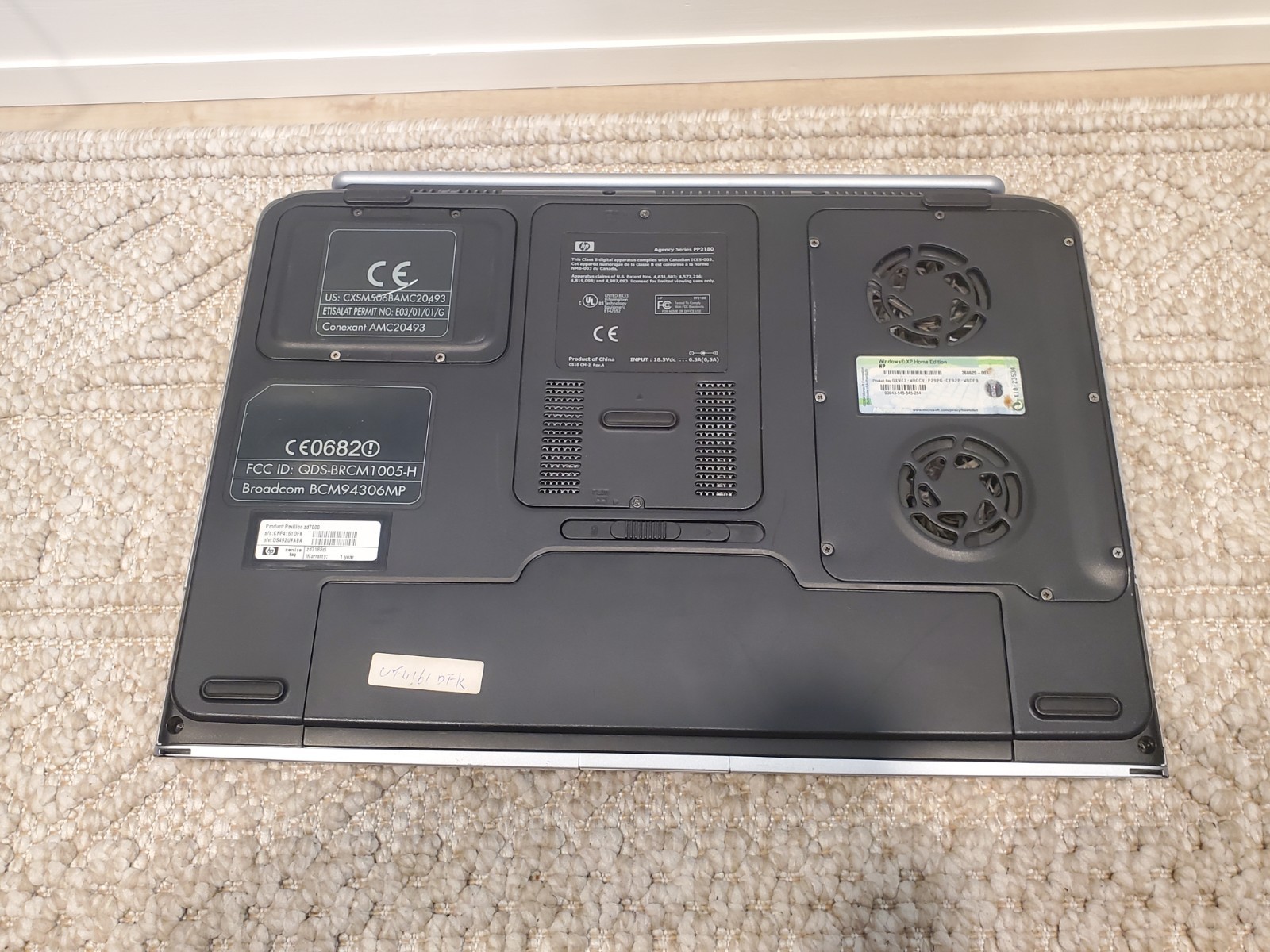 HP Pavilion ZD7000 17in Intel P4 3GHz 512mb 40GB – Powers On – *PARTS OR REPAIR