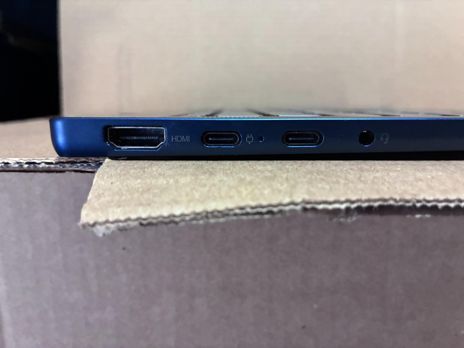 *As-Is* Lenovo Ideapad 5 14″ 2in1 Touchscreen Ryzen 7 8845HS 16GB NO SSD