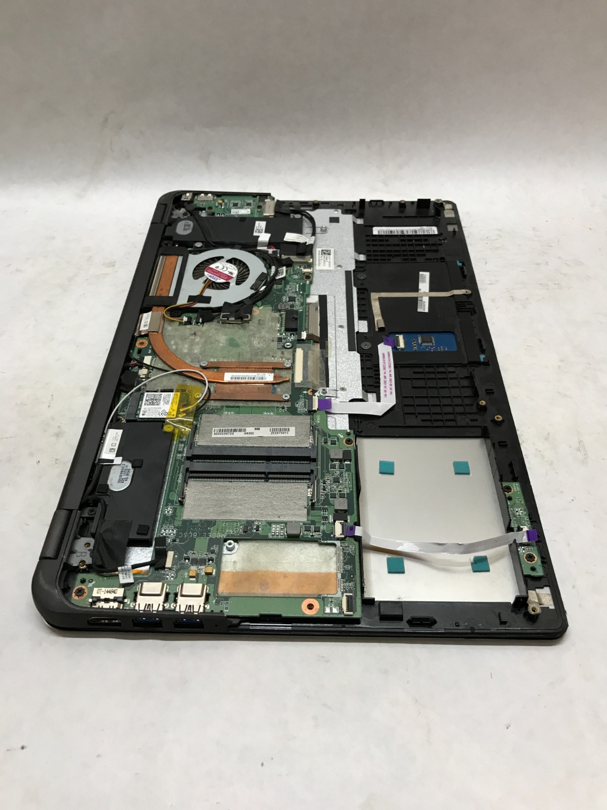 Toshiba Satellite Radius 15″ Intel Core i5 NO RAM For Parts NO POWER AS IS! – DW