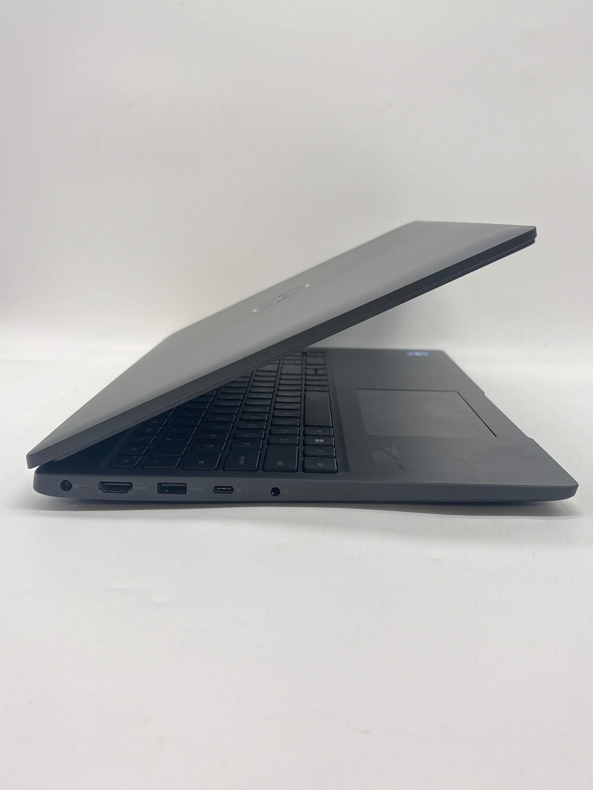 Dell Latitude 3540 15.6″ Intel Core i5-1335U 8GB RAM 256GB SSD Black – Used