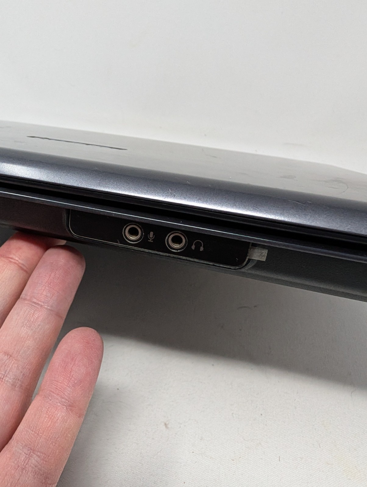 Compaq Presario V6000 AMD Sempron NVidia Grapjics NO HDD Untested Parts Repair