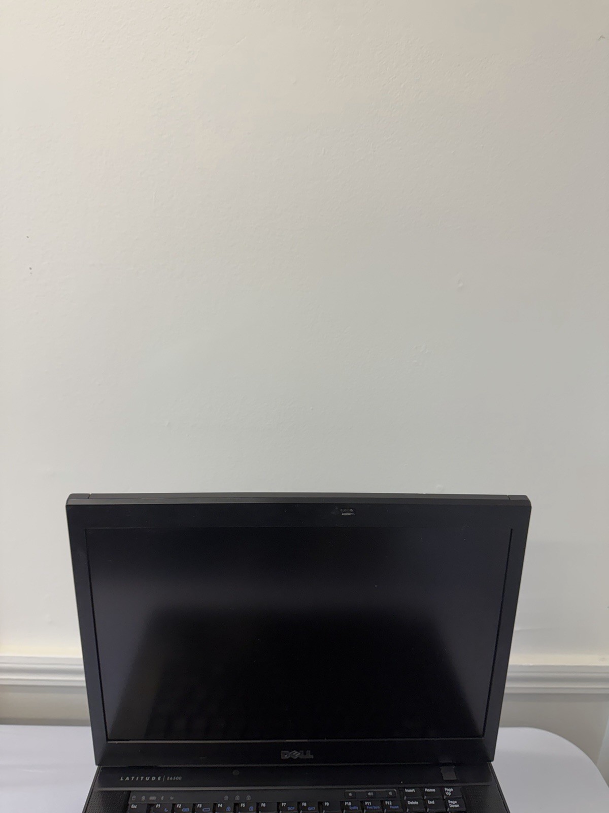 Dell Latitude E6500 Laptop – Good Screen – Intel Duo T9400 – Read Desc