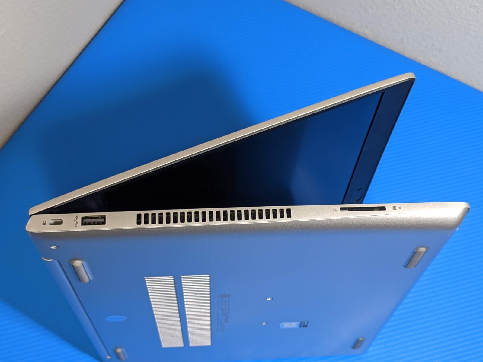 HP ProBook 440 G7 14″FHD Intel i5-10210U 1.6GHZ 8GB 256GB Win 11 Pro +Charger
