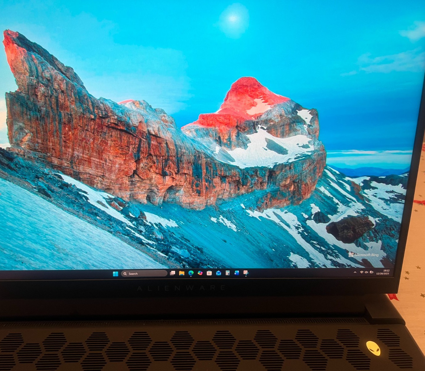 Alienware m18 R2 – i9-14900HX, RTX 4080, 32GB RAM, 1TB, Gaming Laptop + Backpack