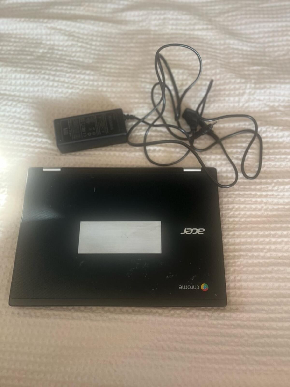 Acer Chromebook Spin 11 C738T-C8Q2 Touchscreen 2-in-1 Laptop w/ Charger & Case
