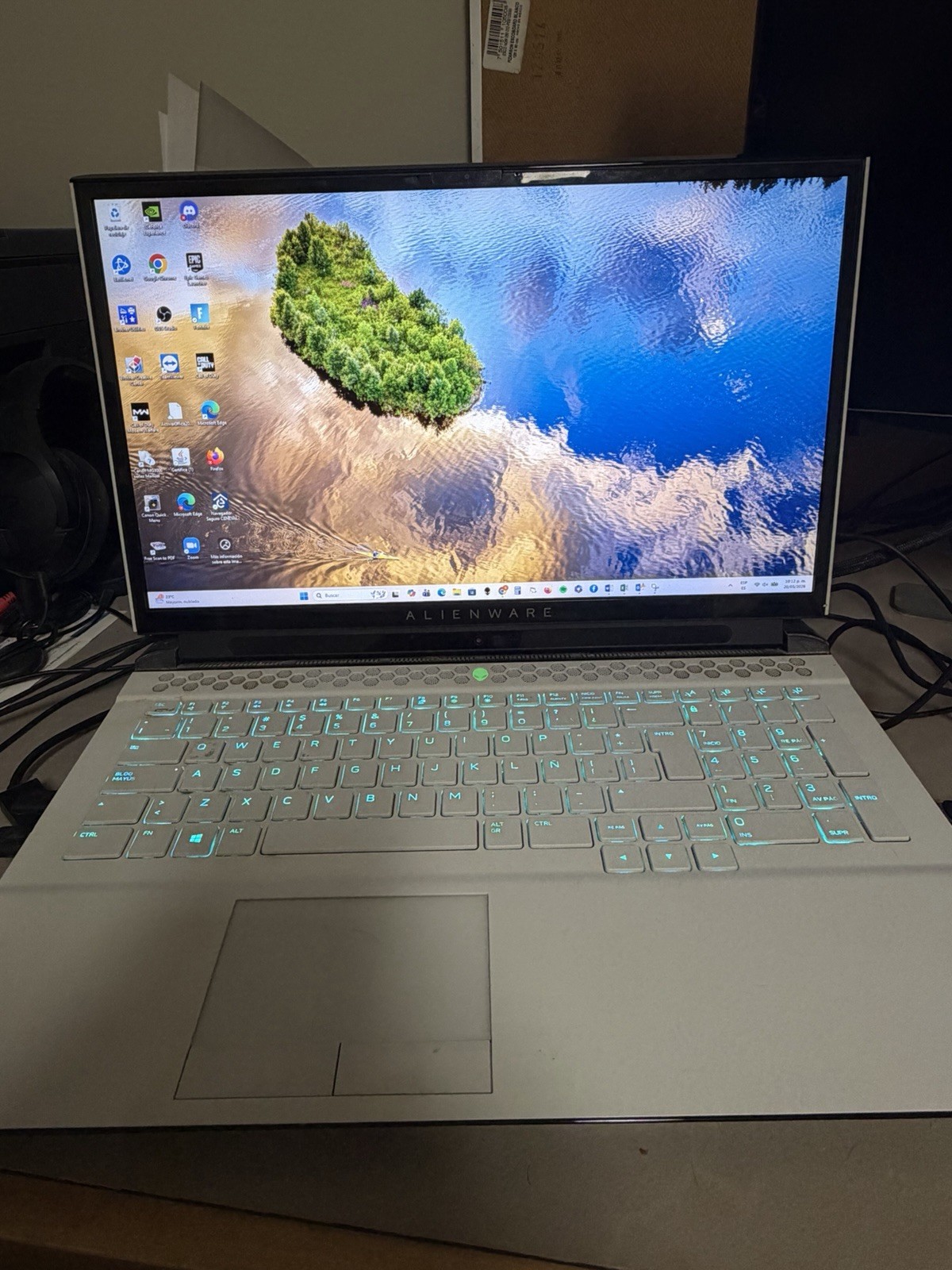 Alienware Area-51m R2 17.3″ i7-10700 16GB RTX 2070 Super 1TB SSD W11