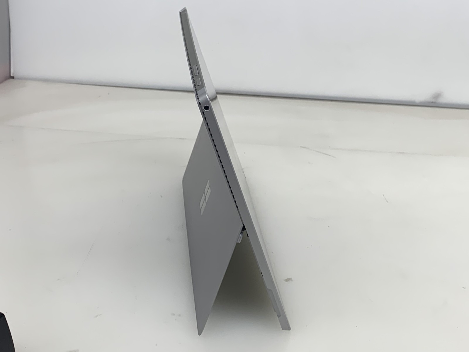 MICROSOFT SURFACE 1724 i5-6300U@2.40GHZ 16GB RAM 256GB NVME W10P W/AC TOUCH*READ