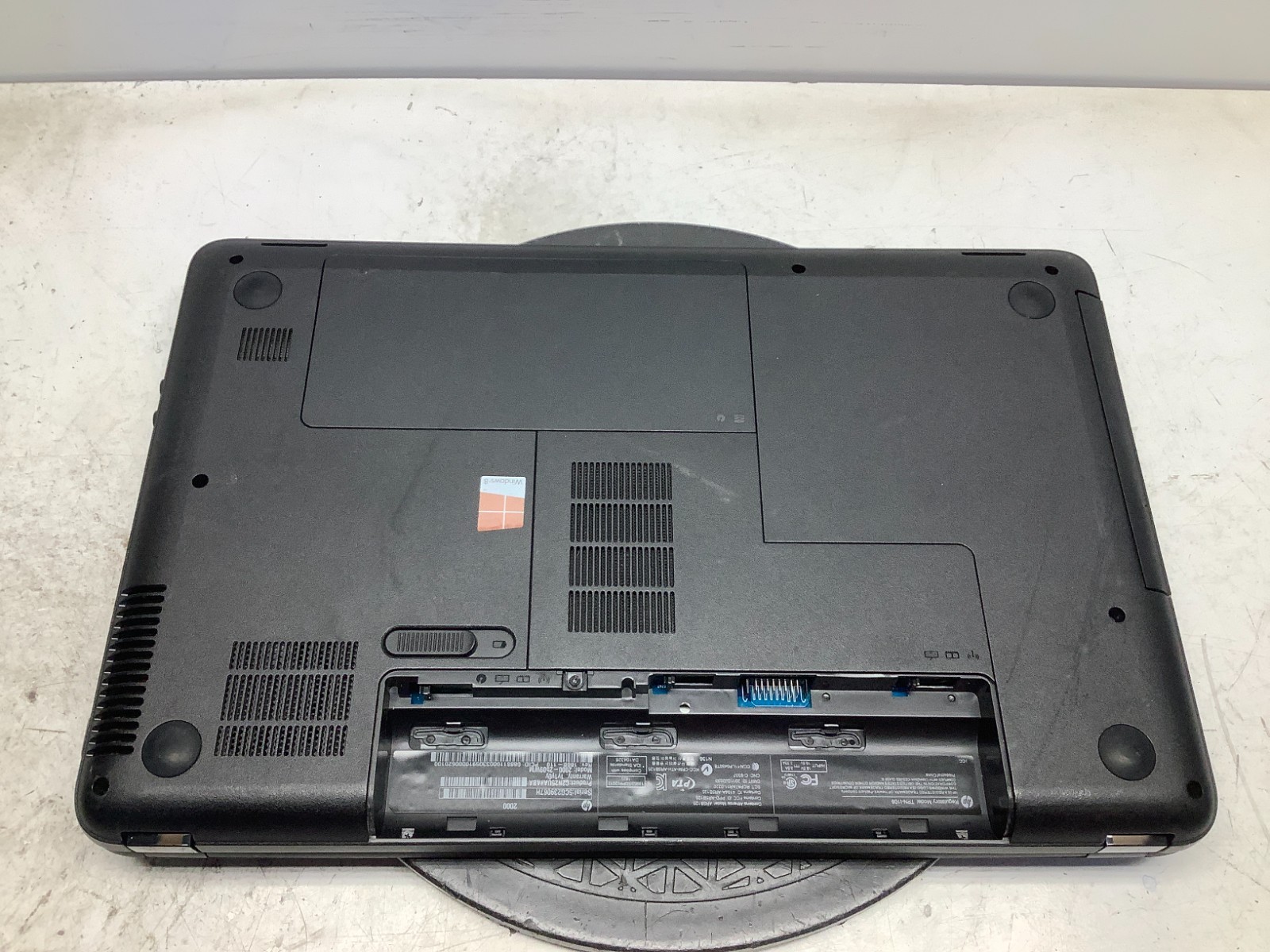HP 2000-2B09WM AMD E-300 1300MHz 2 GB NO HDD