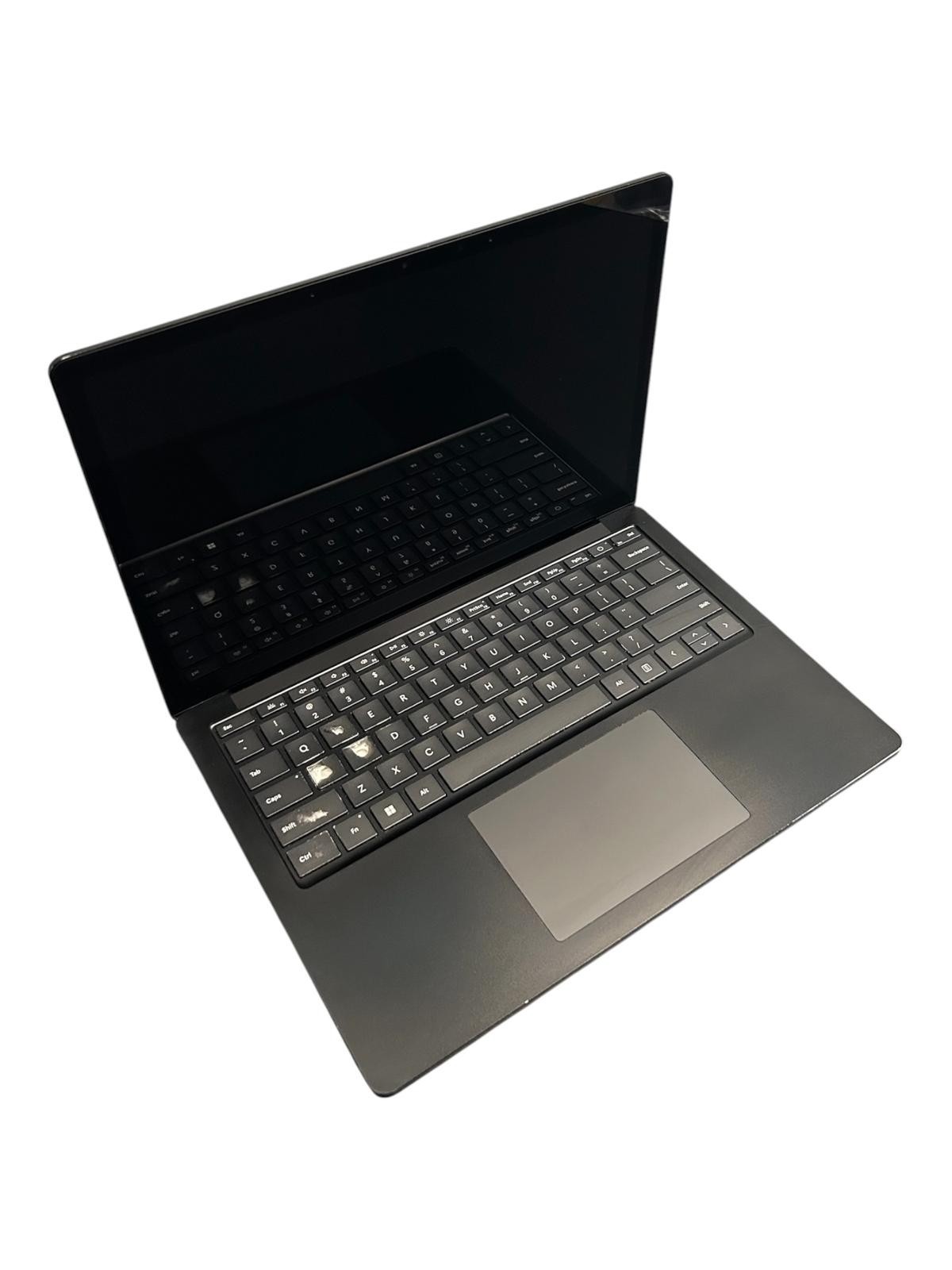 Microsoft Surface Laptop 5 – 13.5″ – Intel Core i7 – 16GB RAM – 512GB SSD – READ