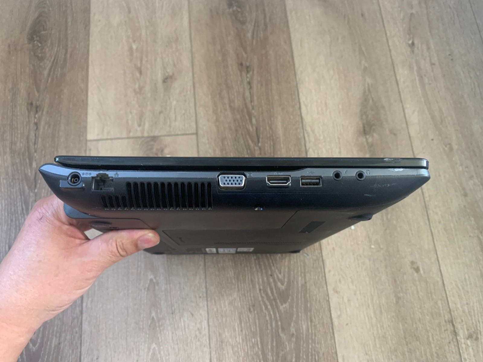 Samsung NP300E5A-A02UB 15.6″ Intel Core i3-2350M 2.30GHz 6GB RAM 320GB HDD Win10