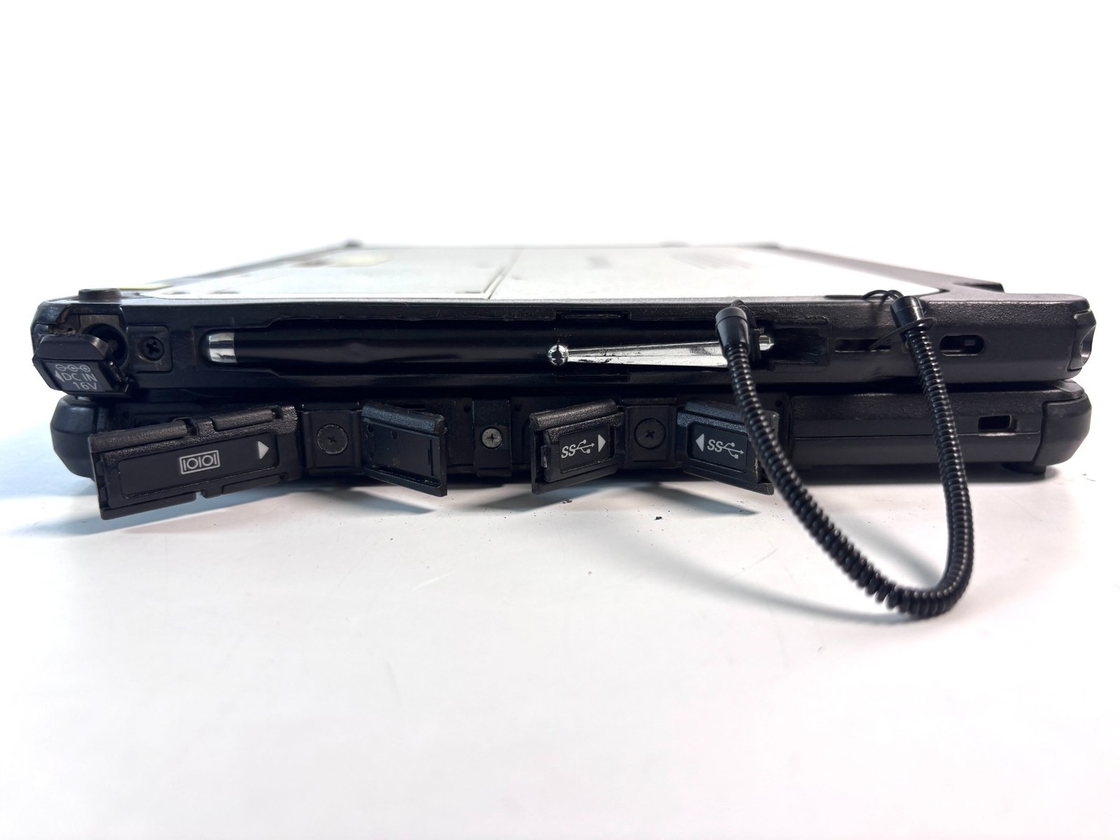 Panasonic CF-20 Toughbook – 13″ FHD, 1.6GHz i5, 8GB RAM, 1TB SSD