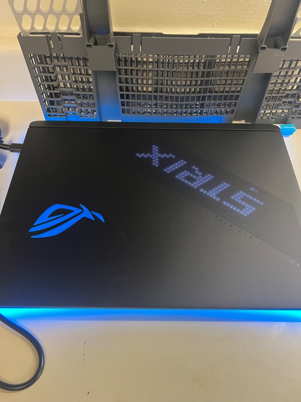 2 days old!! ASUS ROG STRIX Scar 18 rtx 5070 ti 32gb ram