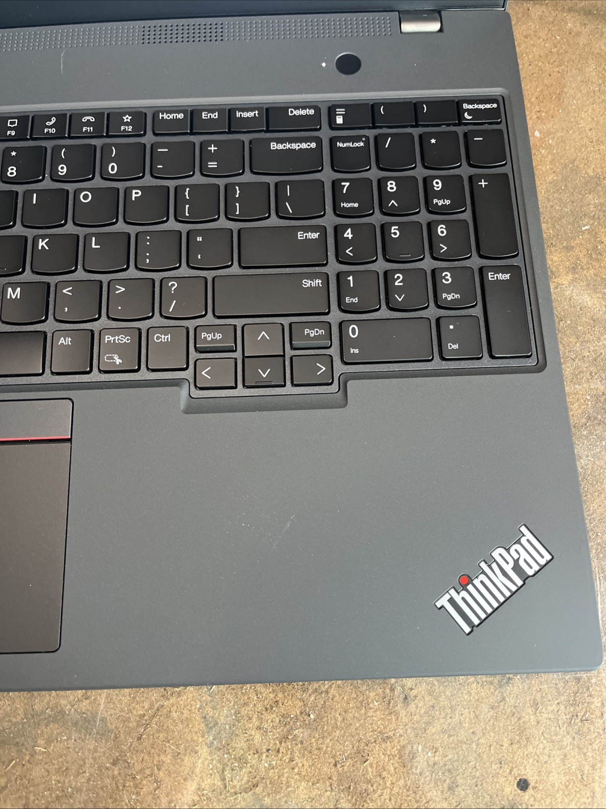 Lenovo ThinkPad P16s Gen 2 – i7-1370P – 32GB DDR5 – 512GB SSD – 16’ IPS -READ