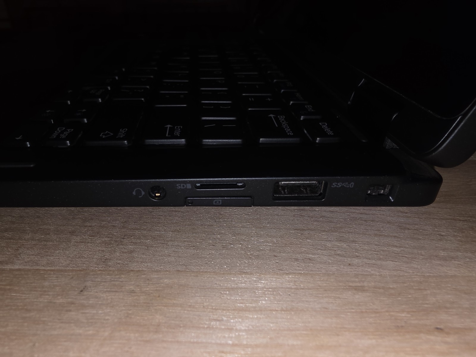 Dell Latitude 7390 2-in-1 Touchscreen Laptop 8th Gen Core I5 1 Tb M.2 16 Gb Ram