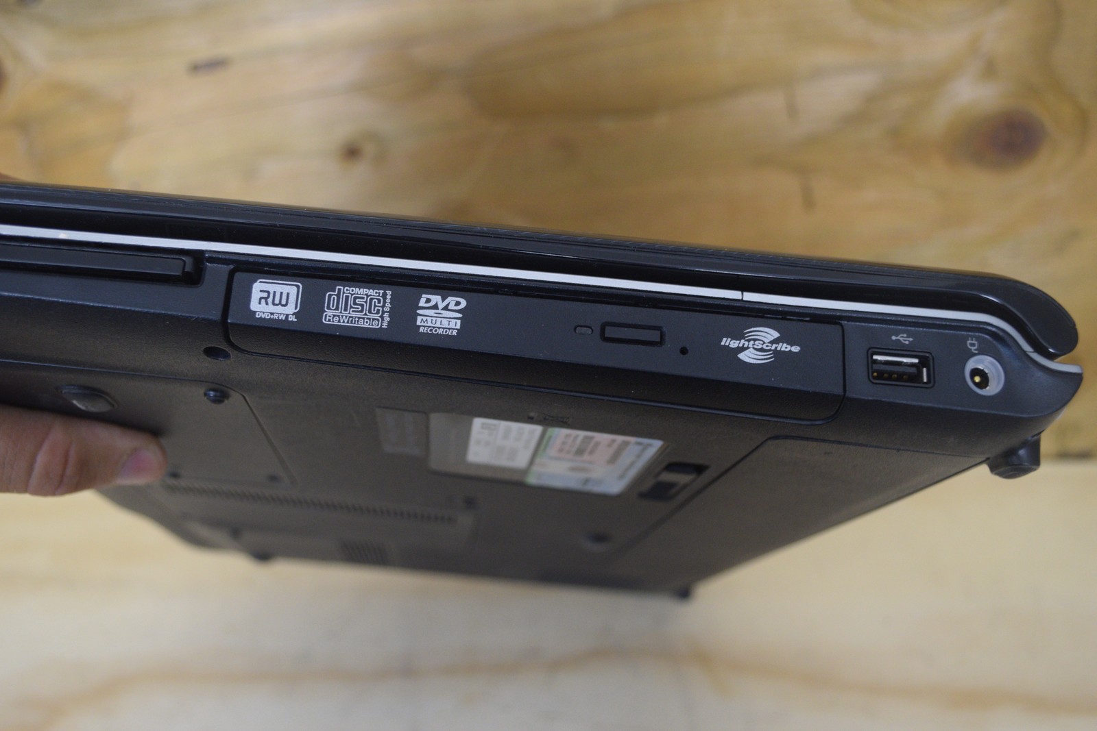 HP Pavilion dv9810us Laptop PC AMD Turion64 X2 Windows Vista NVIDIA DVD RW WiFi