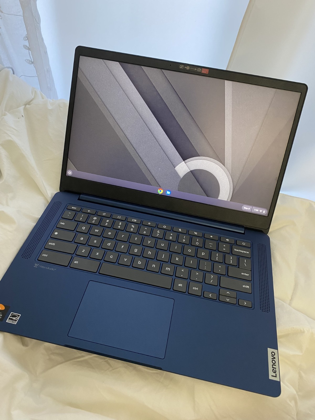 Lenovo IdeaPad Slim 3 Chromebook Laptop – 14″ Full HD Touchscreen Laptop