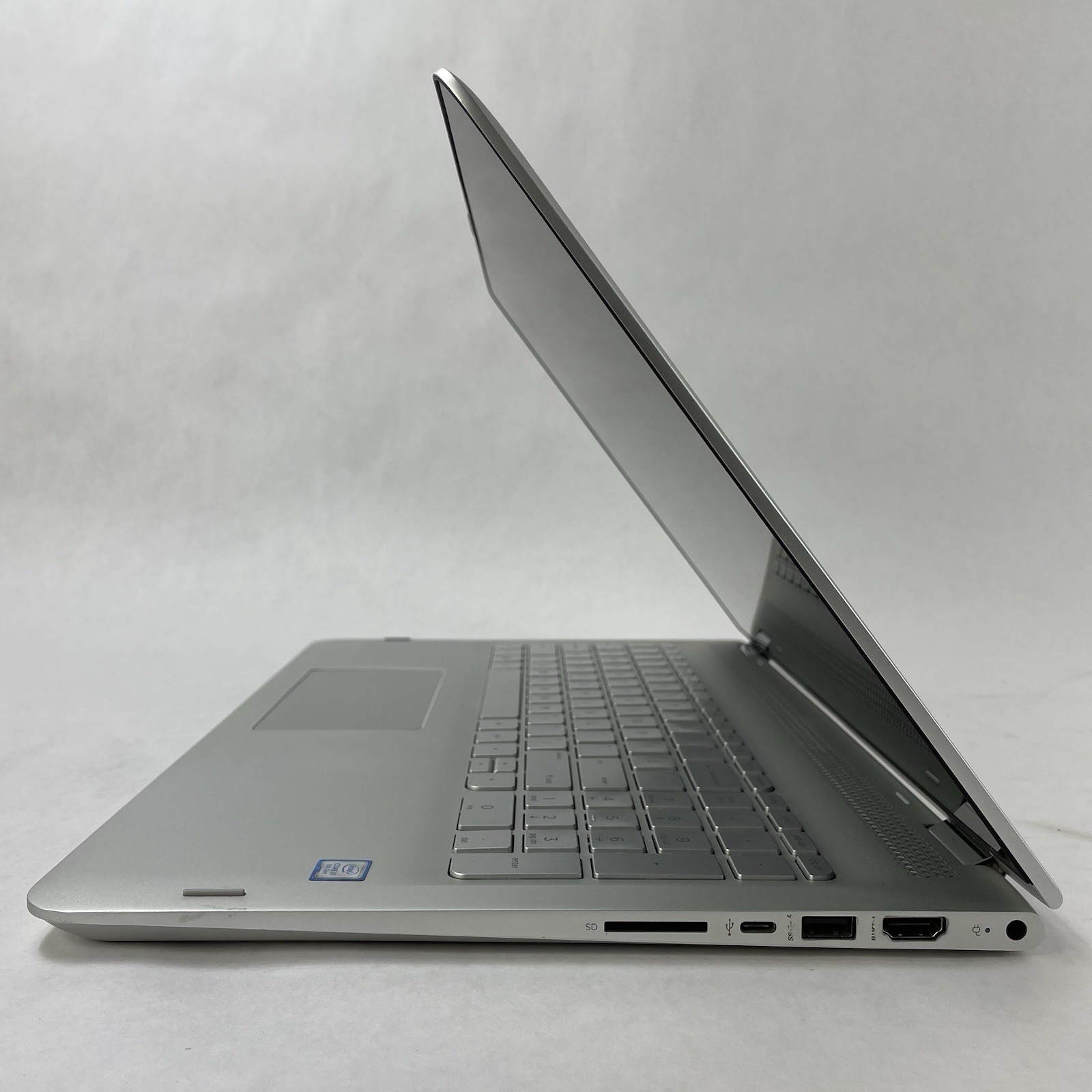 HP Envy x360 15-aq267cl 15.6″ i7-8550U 1.80 GHz 8 GB RAM No SSD/OS/AC
