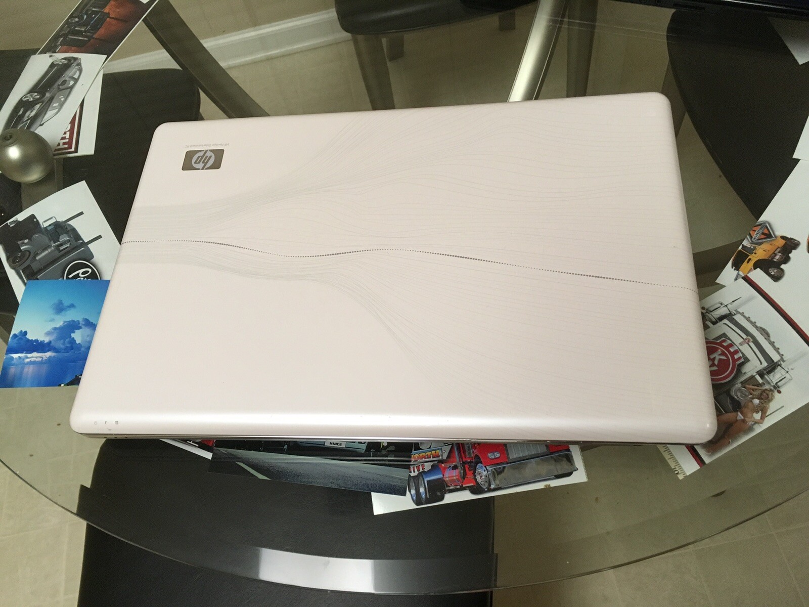 White HP Pavilion DV7-3000 with Black Keyboard