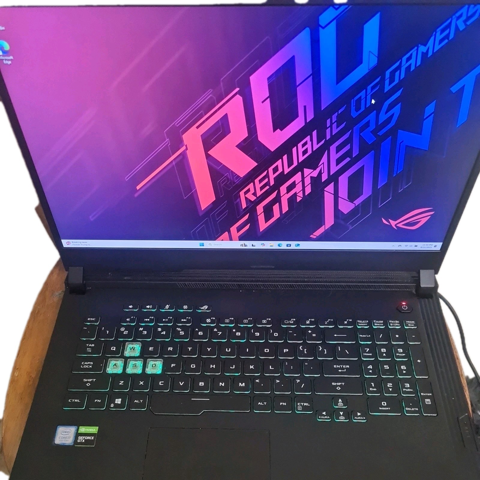 ASUS ROG Strix G G731GU And Nintendo Switch with joycons and one controller
