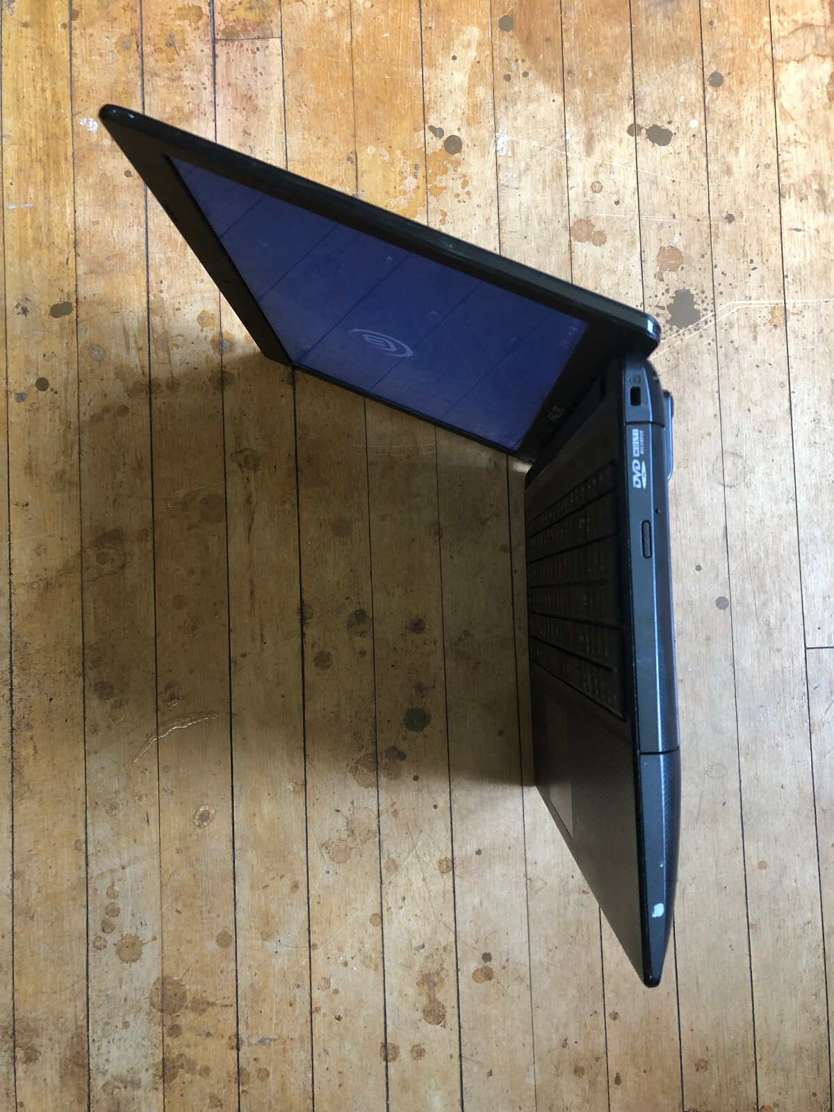 Asus R503u (8 GB RAM, AMD E2-1800, 128 GB SSD, Linux Mint)
