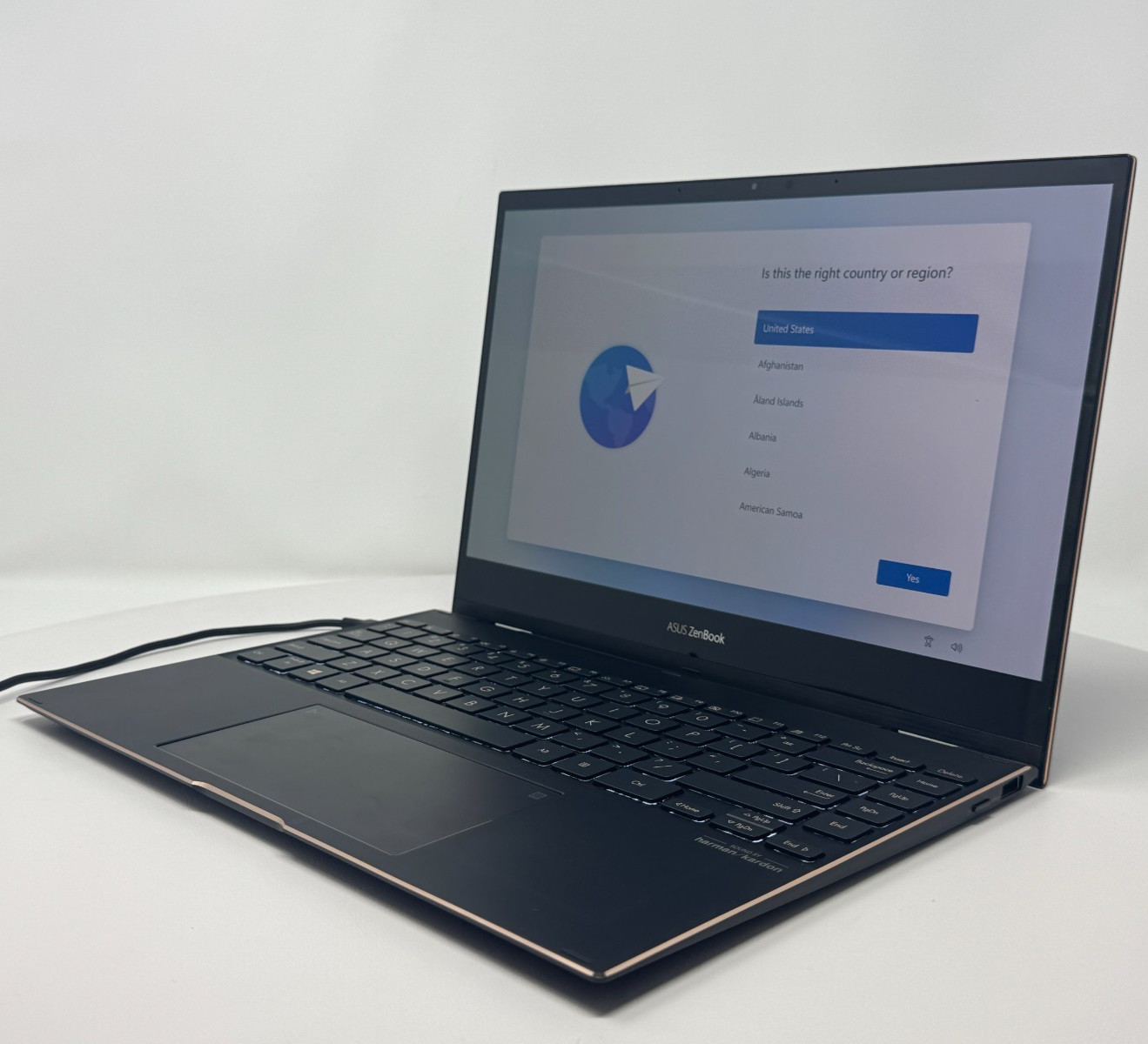ASUS ZenBook Flip 13 UX371E Core i7-1165G7 16GB Weak Battery Working