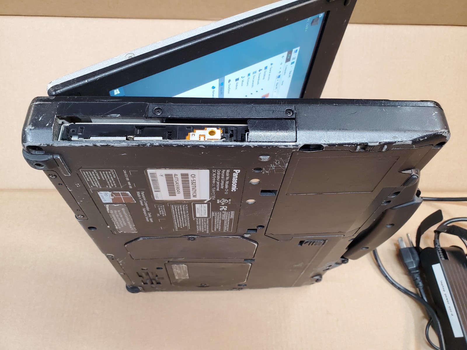 Panasonic Toughbook CF-53 14″ Core i5 4310U 4GB RAM 256GB SSD DVD-RW WIN 10 Pro