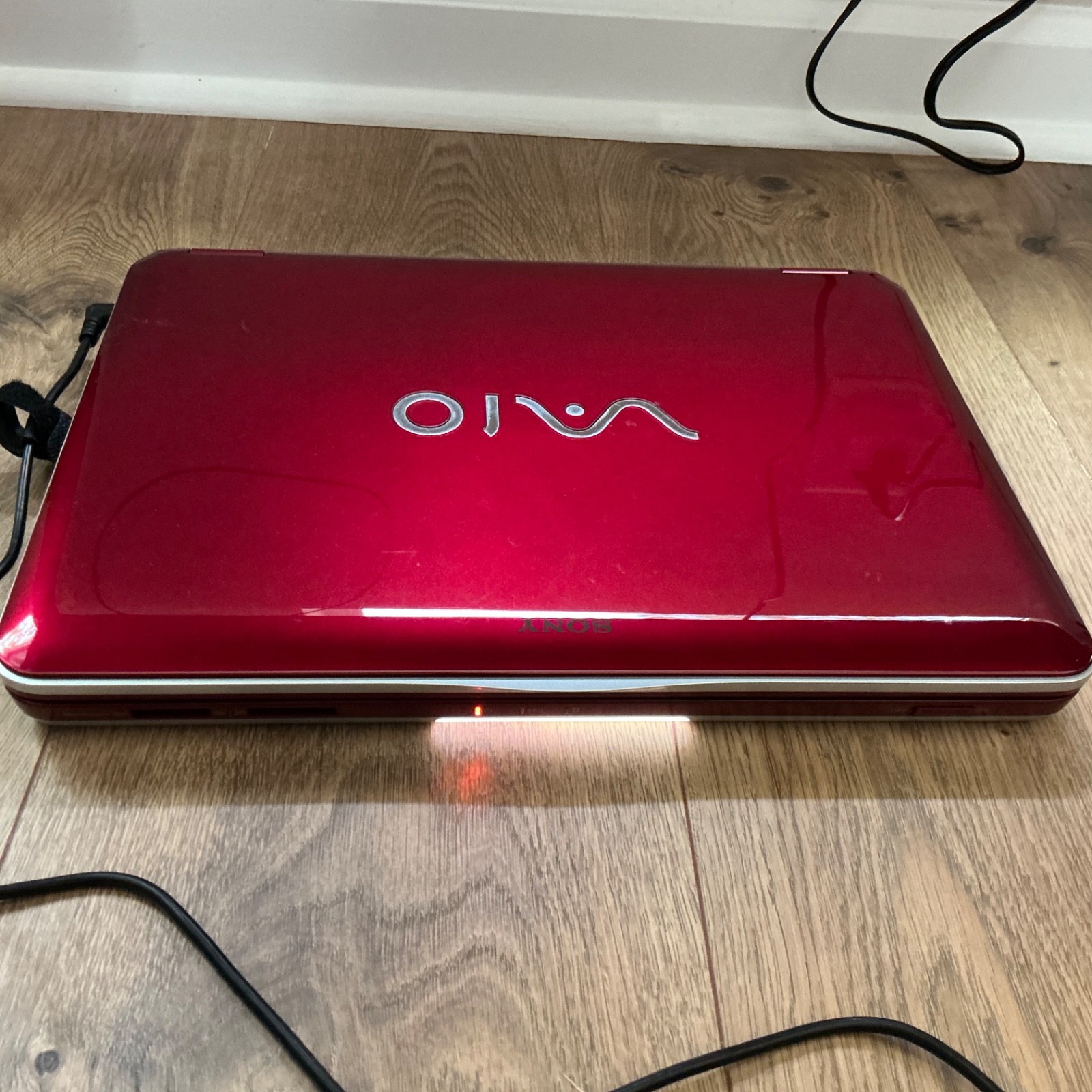 VTG SONY RED VAIO 15 INCH LAPTOP/ 14.1 INCH SCREEN W/NEW POWER CHARGER