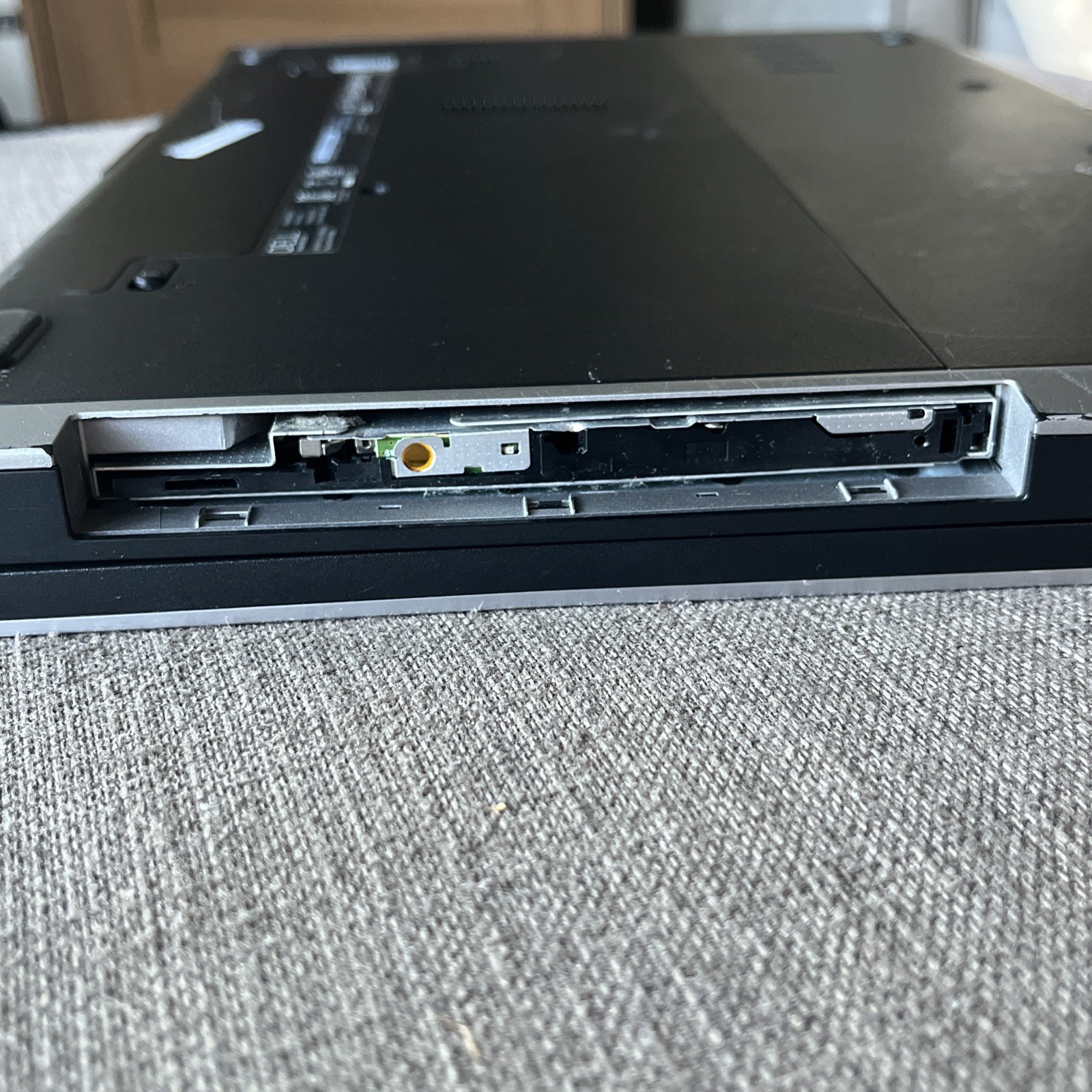 Dell P26e Laptop 17’ Intel(R) Corel(TM) i5-4210U CPU 1.70GHz 8.GB 1TB (READ)