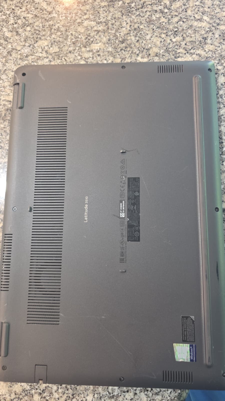 Dell Latitude 3510 15.6″ FHD i7-10510U 16GB RAM 256GB SSD MX230 Win 11 Pro