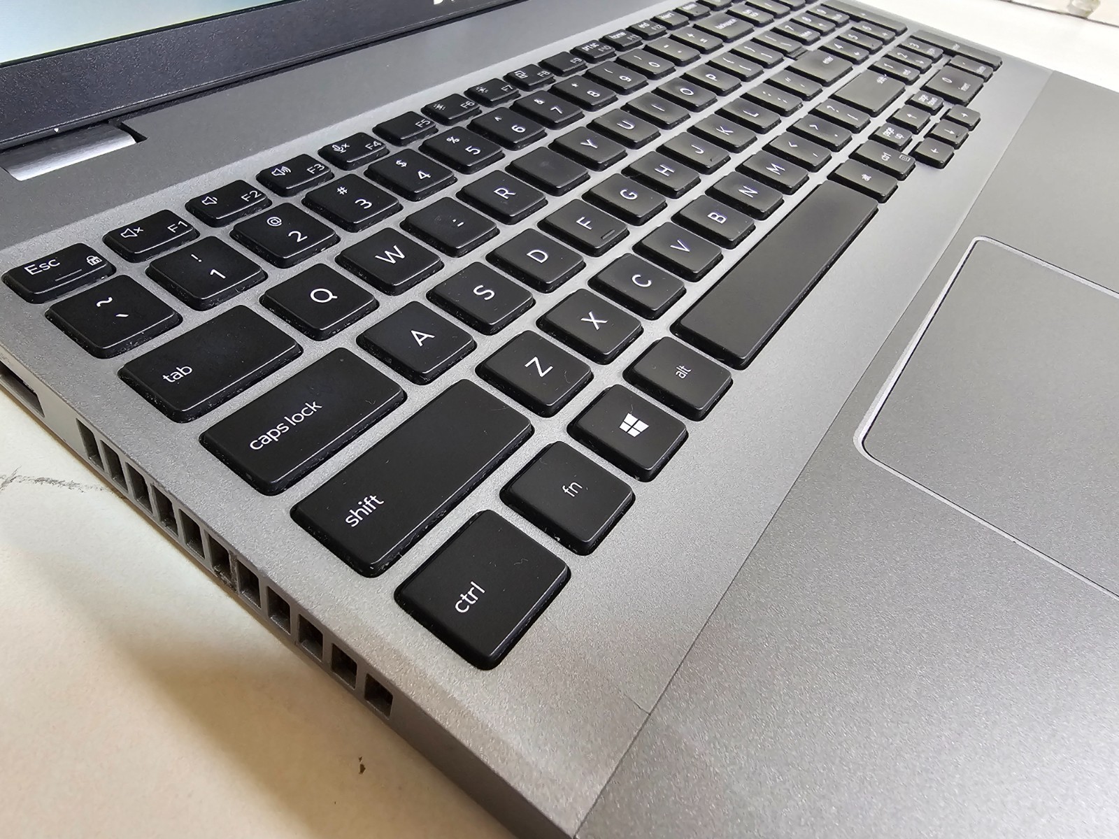 Dell Precision 3550 Laptop – 1.7 GHz i5-10310U 8GB 256GB SSD Webcam 15.6″ – SP14
