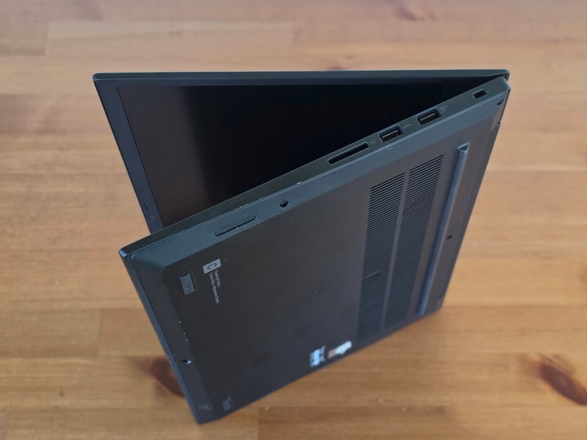 Lenovo ThinkPad P1 Gen 3 i7-10875H 16GB 15″ FHD 1920×1080 512GB SSD NVIDIA T1000