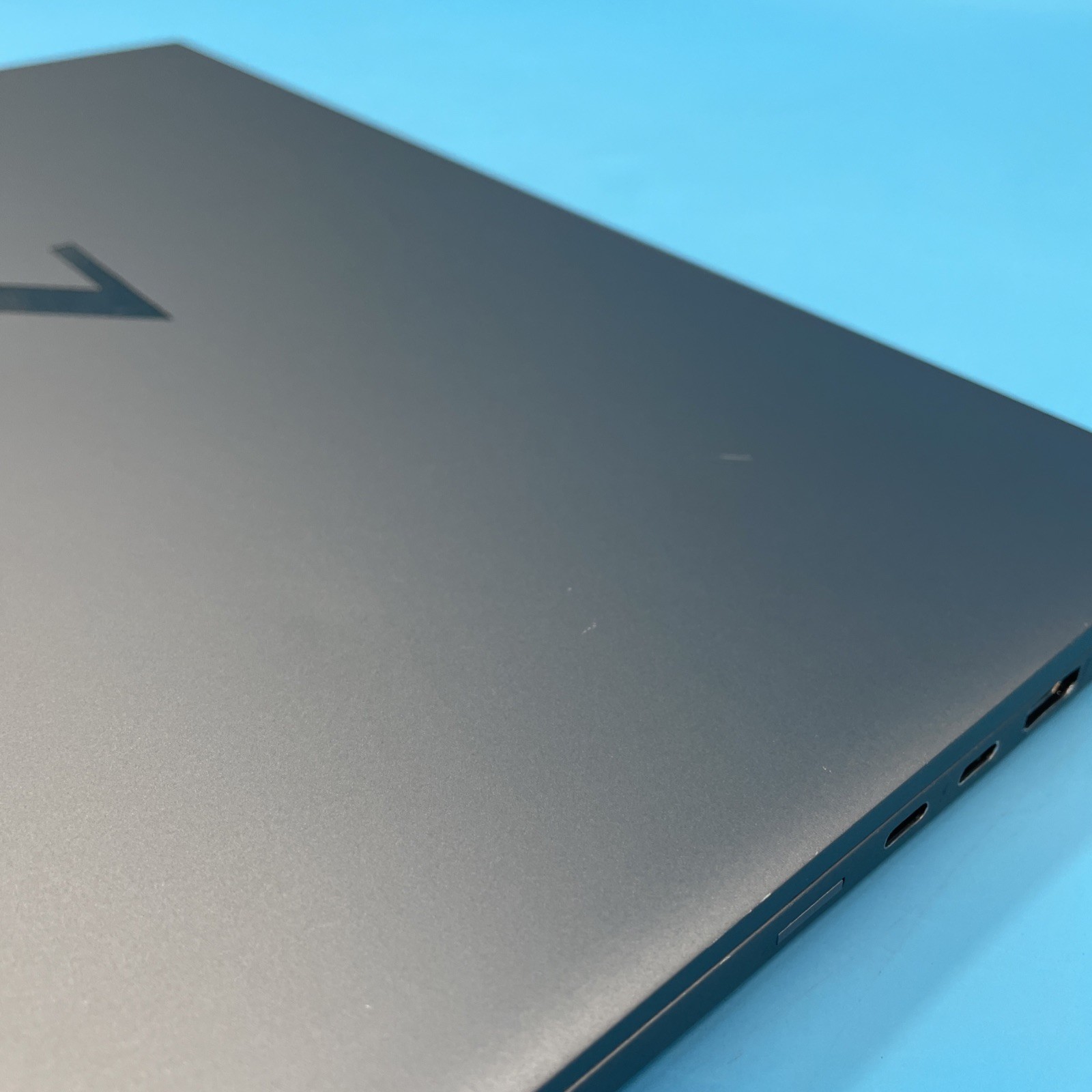 HP ZBook Firefly G8 | i7-1165G7 | 16GB RAM | 512GB SSD | WIN11 PRO | 71% BATT