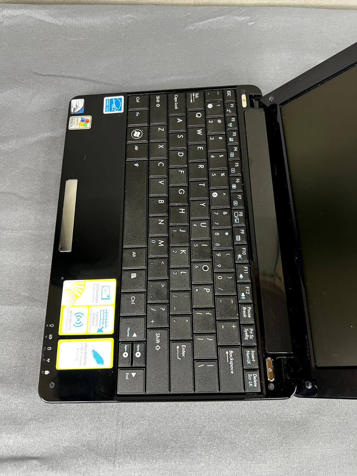 ASUS Eee PC 1005HA Netbook Atom N270 1GB RAM 160GB HDD Windows XP Home