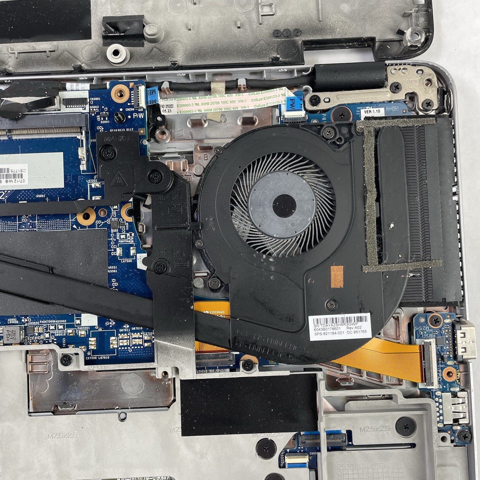 HP EliteBook 850 G3 15.6″ i5-6200U 2.30 GHz 8 GB RAM No SSD No OS – Bad Bottom