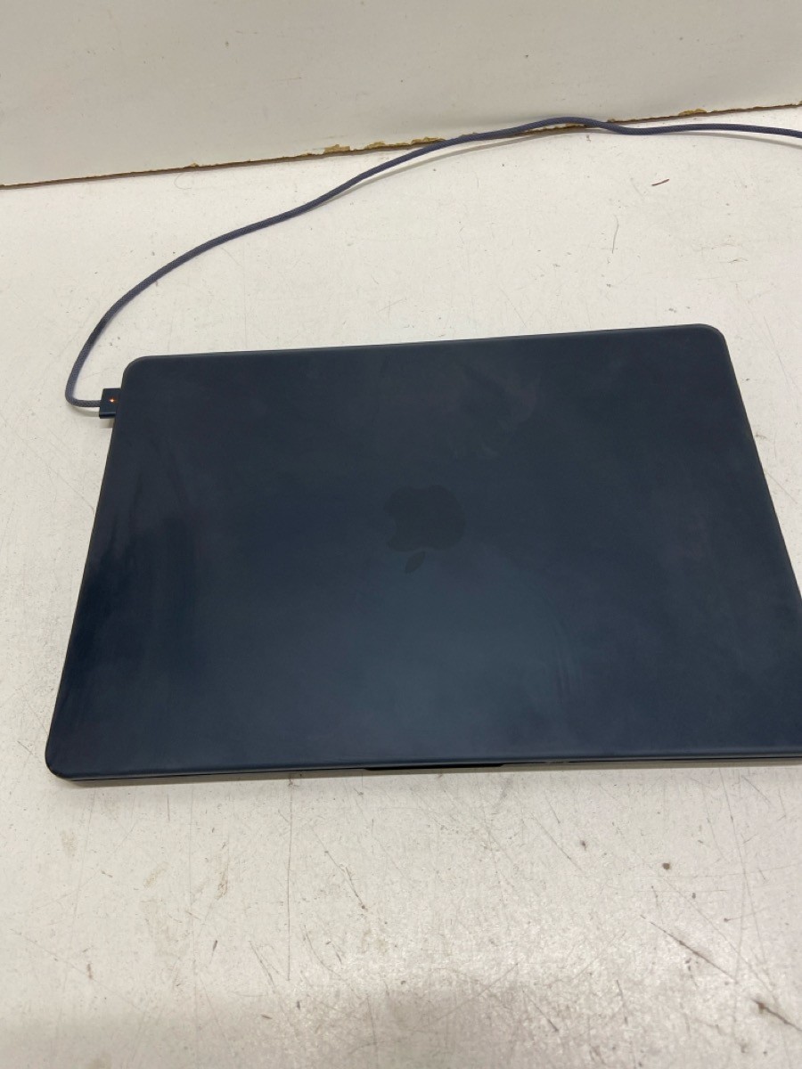 APPLE MACBOOK AIR M2 CHIP 256GB 8GB RAM WITH CHARGER (P18028140)
