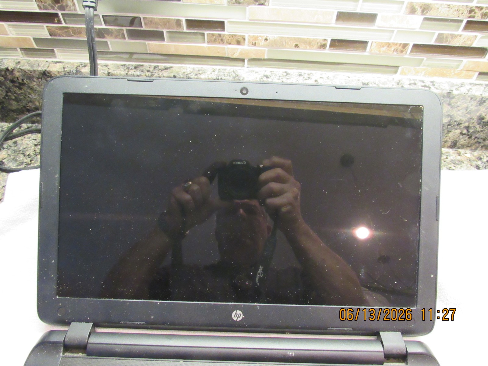 HP computer for parts No OS,No HD, No HD caddy, No charger, 4gb ram GOOD screen